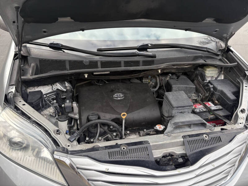 2017 Toyota Sienna LE 7-Passenger Auto Access Seat