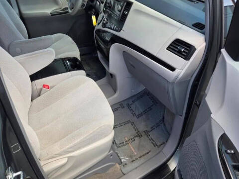 2014 Toyota Sienna LE 7-Passenger