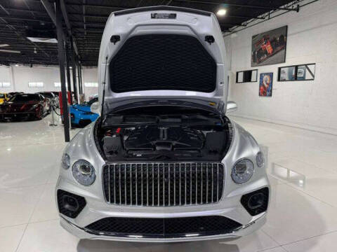 2023 Bentley Bentayga EWB V8