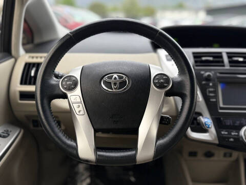 2013 Toyota Prius v Five