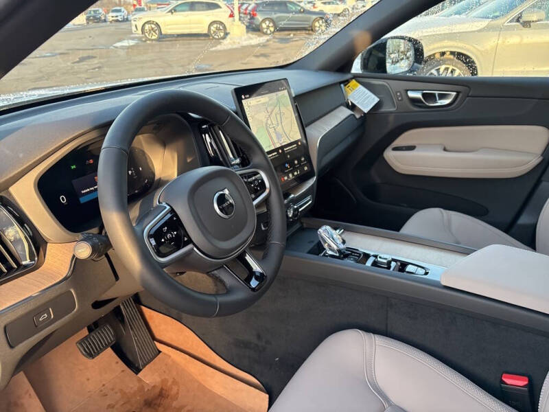 2026 Volvo XC60 B5 Plus