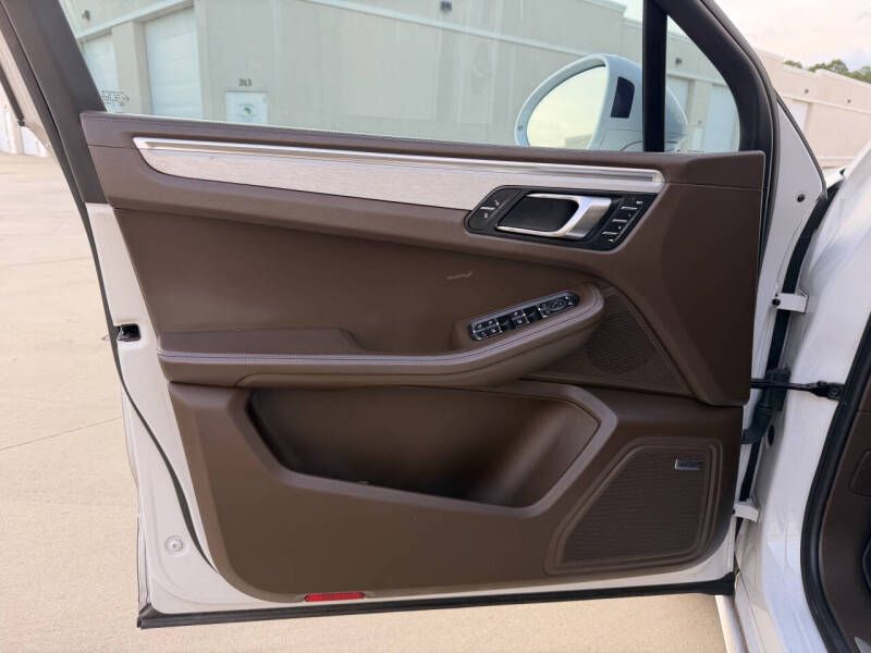 2016 Porsche Macan Turbo