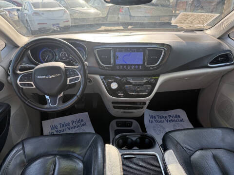 2017 Chrysler Pacifica Touring-L Plus
