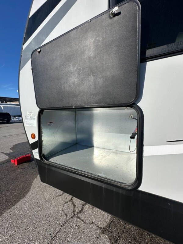 2022 Forest River Vengeance Rogue 26VKS