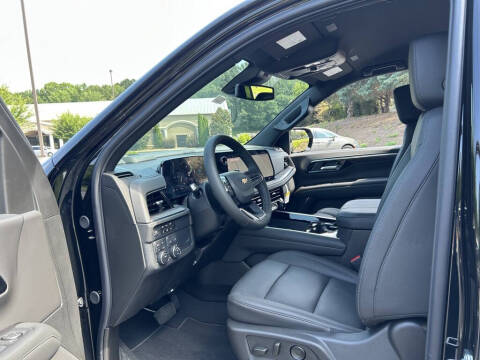 2025 Chevrolet Suburban LT