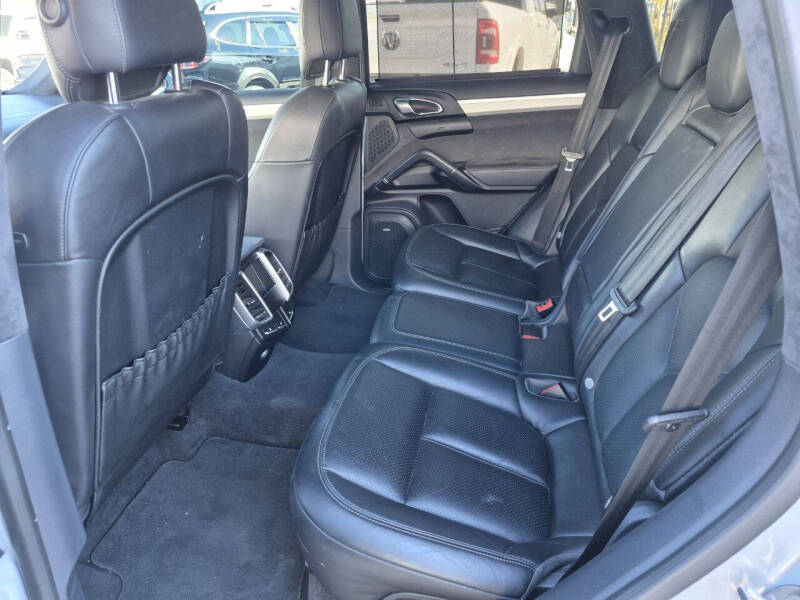 2016 Porsche Cayenne GTS