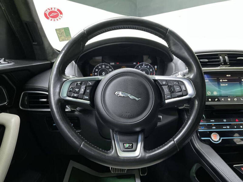 2020 Jaguar F-PACE 25t R-Sport