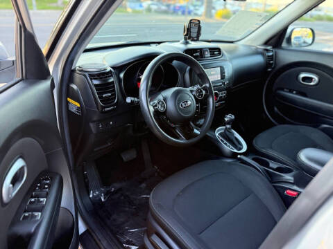 2017 Kia Soul +