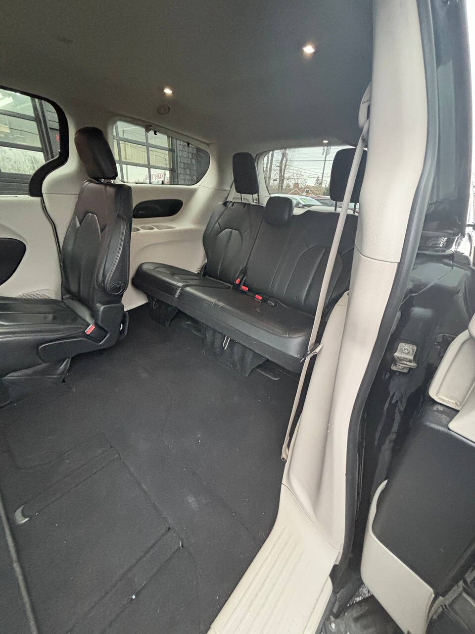 2017 Chrysler Pacifica for sale at Kars R Us in Dearborn Heights, MI