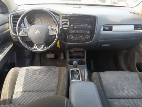 2016 Mitsubishi Outlander ES