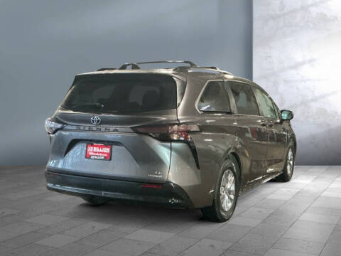 2023 Toyota Sienna LE 8-Passenger
