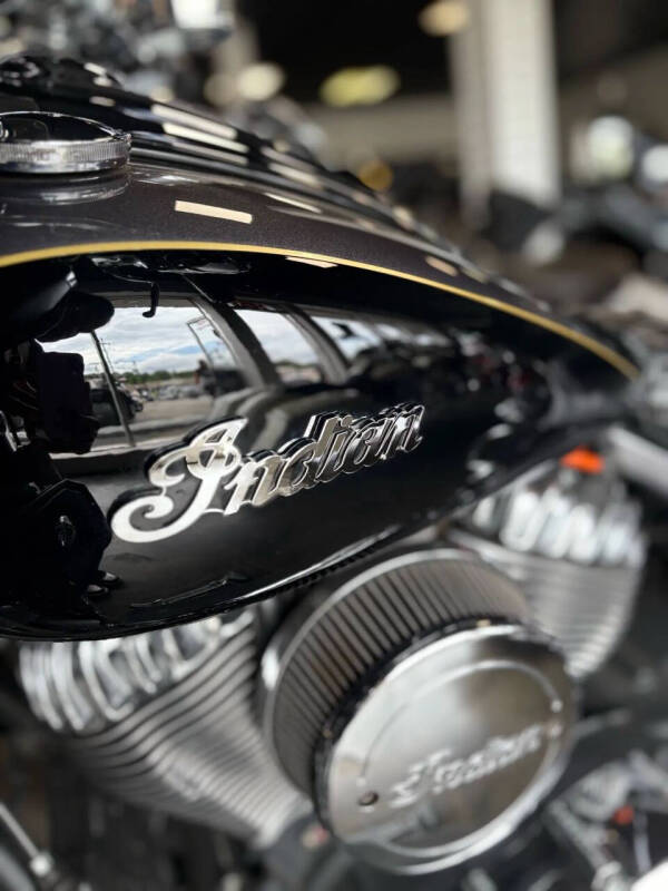 2016 Indian Roadmaster (Two-Tone)