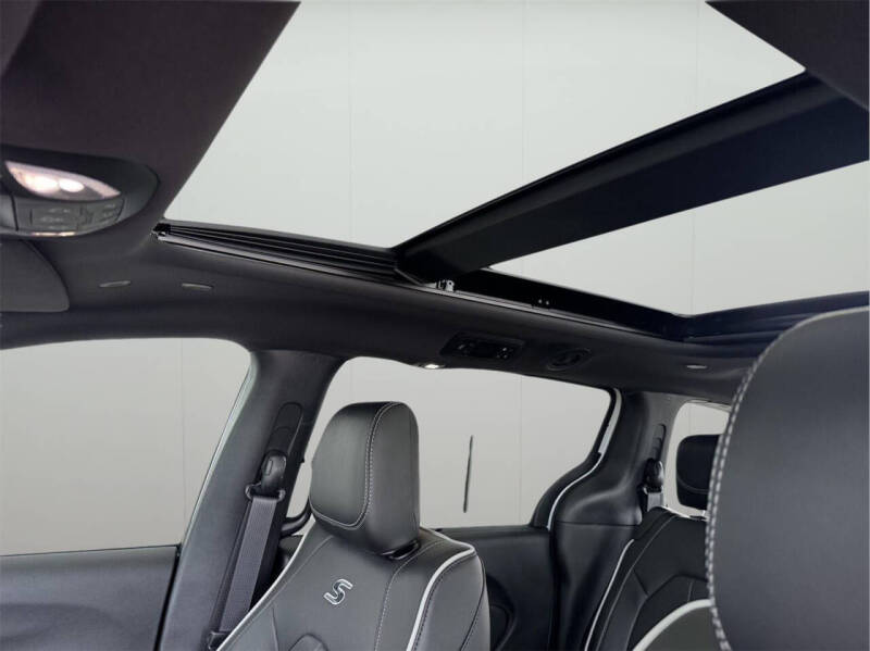 2027 Chrysler Pacifica Limited