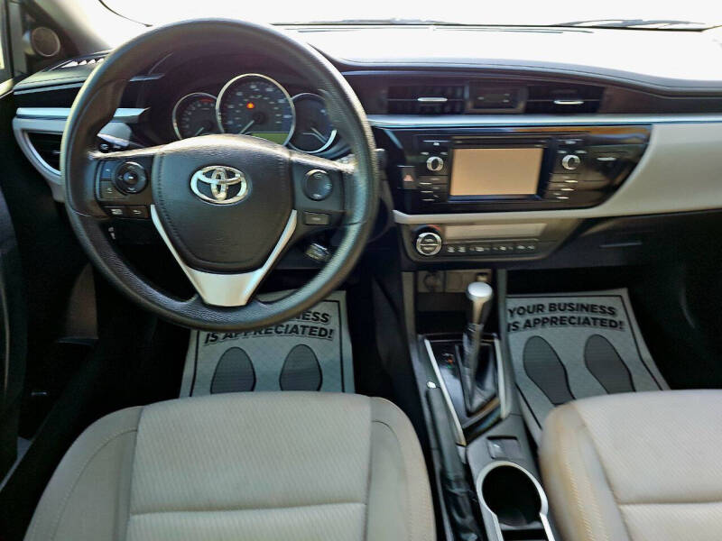 2015 Toyota Corolla LE photo 7