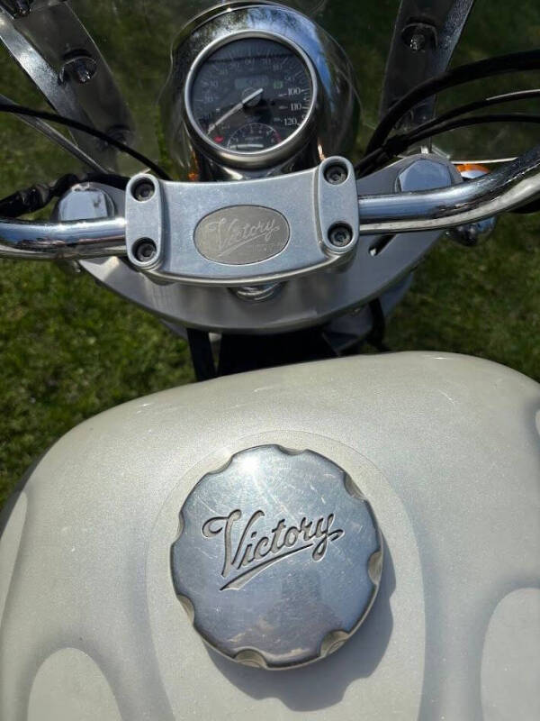 1999 Victory V92C