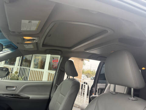 2015 Toyota Sienna XLE Premium 8-Passenger