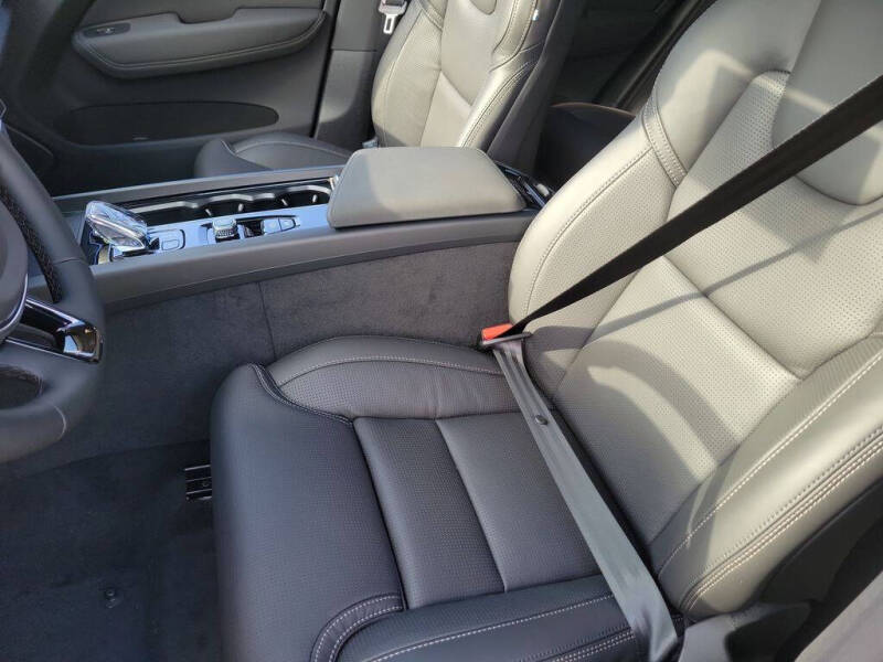 2026 Volvo XC60 B5 Ultra