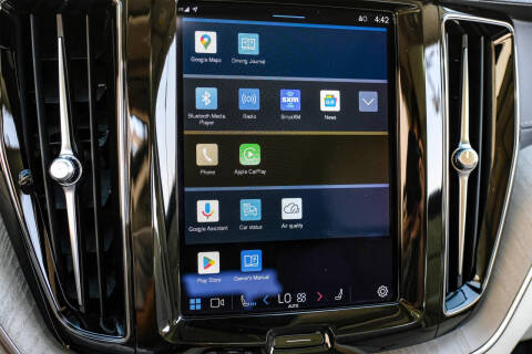 2023 Volvo XC60 B5 Ultimate Dark Theme