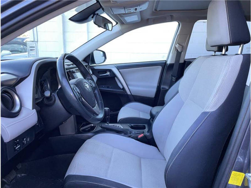 2017 Toyota RAV4 XLE