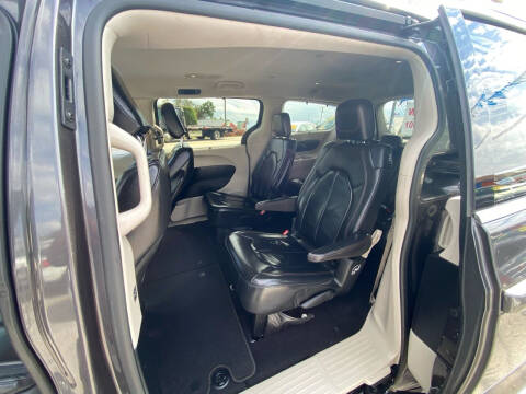 2017 Chrysler Pacifica Touring Plus