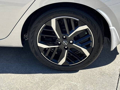 2025 Nissan Versa SR