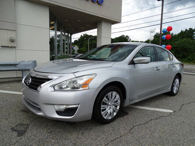 2015 Nissan Altima for sale at KING RICHARDS AUTO CENTER in East Providence RI