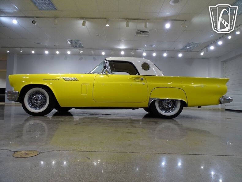 1957 Ford Thunderbird
