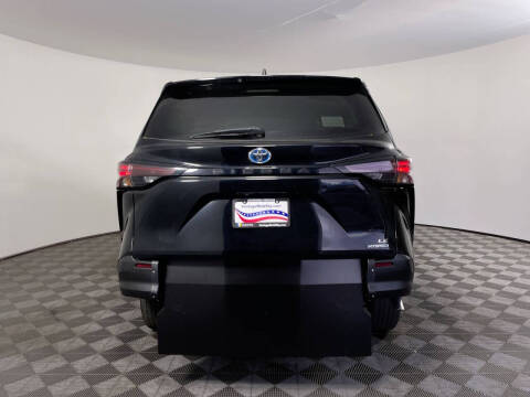 2023 Toyota Sienna LE 8-Passenger
