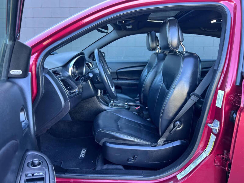 2014 Chrysler 200 Limited