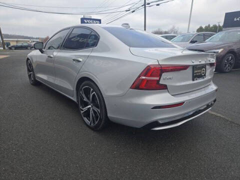 2024 Volvo S60 B5 Plus Dark Theme