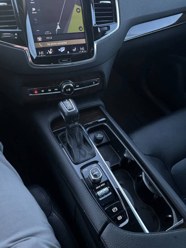 2016 Volvo XC90 T6 Momentum