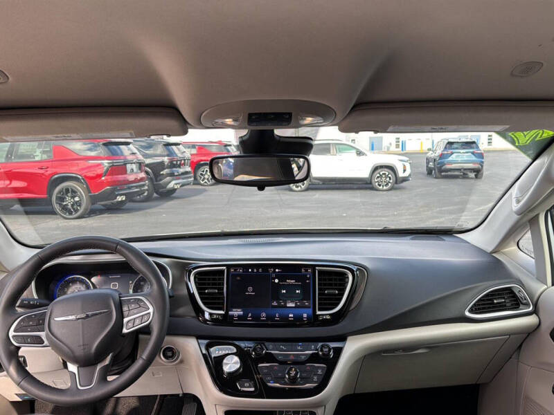 2024 Chrysler Pacifica Touring L