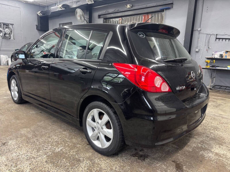 2011 Nissan Versa 1.8 SL