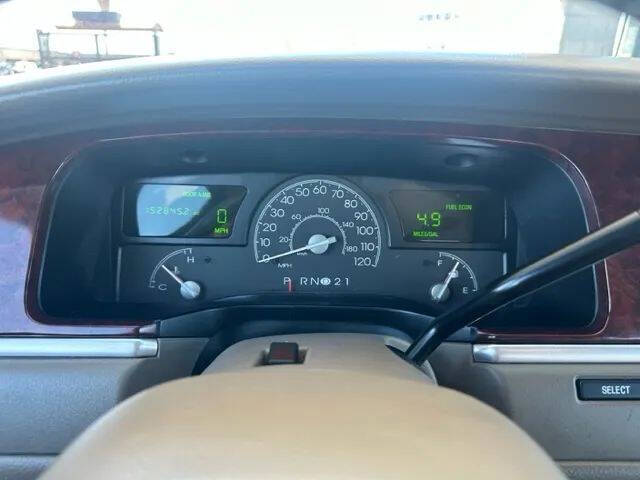 2004 Lincoln Town Car Signature