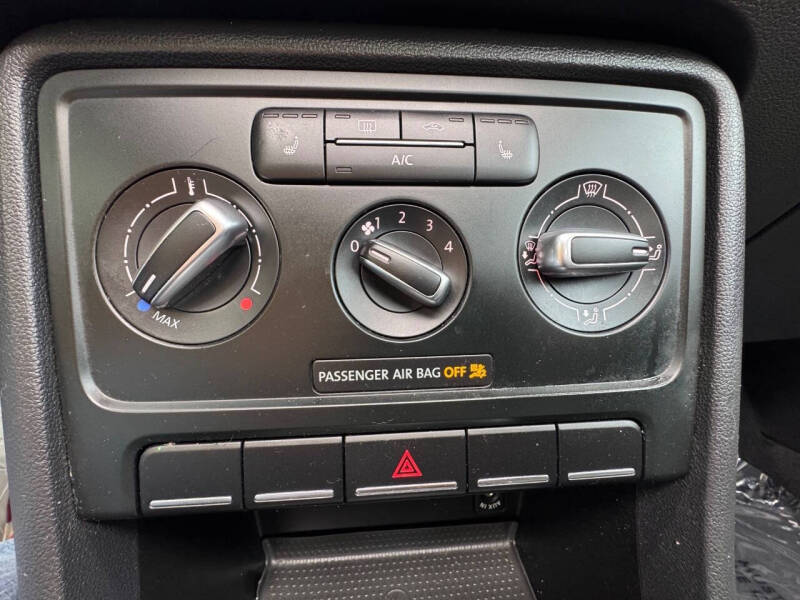 2013 Volkswagen Beetle Turbo Fender Edition