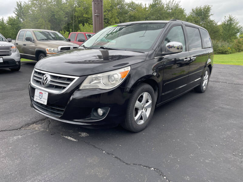 2010 Volkswagen Routan for sale at US 30 Motors in Crown Point IN