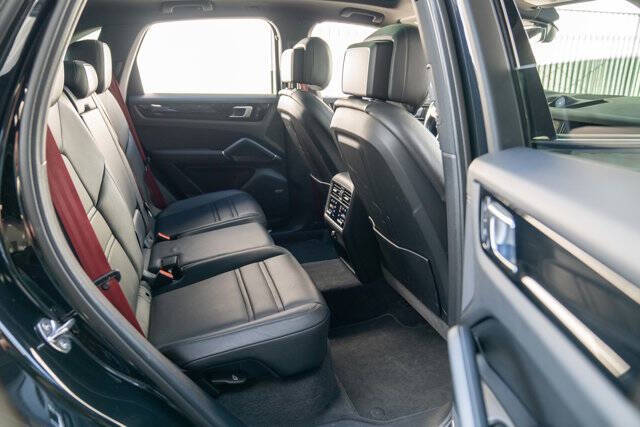 2022 Porsche Cayenne 34
