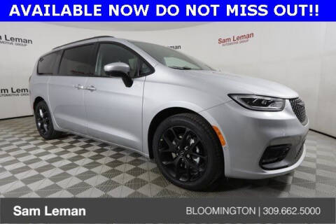 2023 Chrysler Pacifica for sale at Sam Leman CDJR Bloomington in Bloomington IL