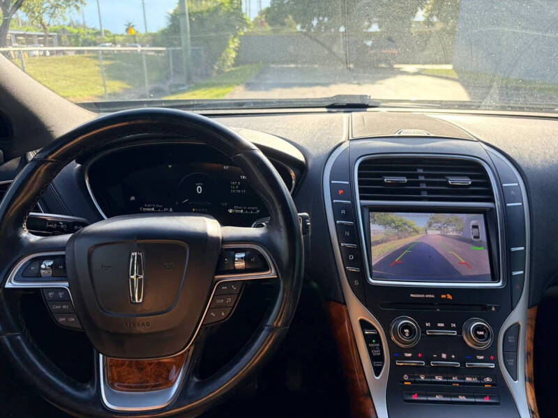 2019 Lincoln Nautilus Select