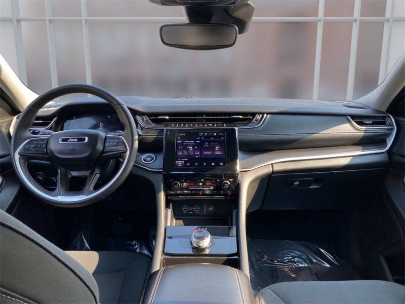 2023 Jeep Grand Cherokee L Laredo