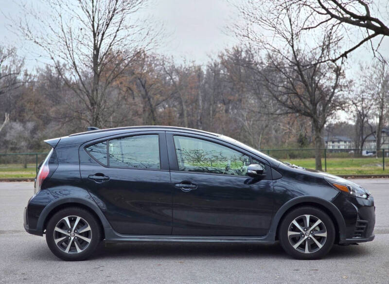 2018 Toyota Prius c Three photo 5