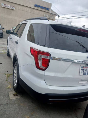 2017 Ford Explorer