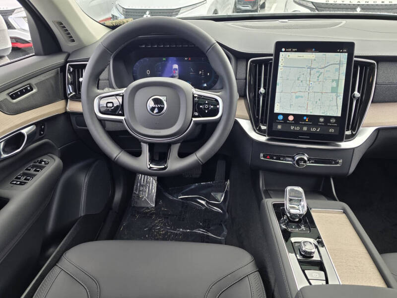 2025 Volvo XC90 B6 Core Bright Theme