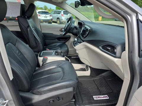 2017 Chrysler Pacifica Touring-L Plus