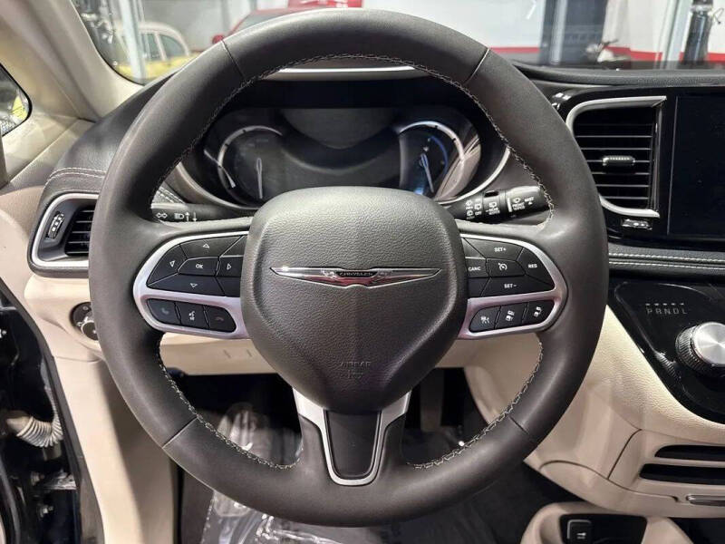 2024 Chrysler Pacifica Plug-In Hybrid Select