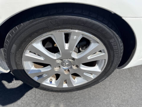 2010 Toyota Avalon XLS