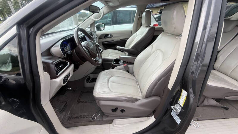 2017 Chrysler Pacifica Touring-L