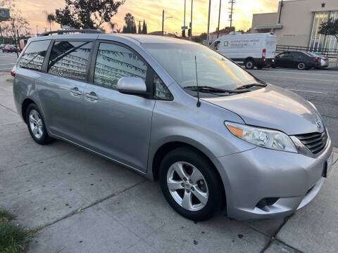 2013 Toyota Sienna LE 7-Passenger Auto Access Seat
