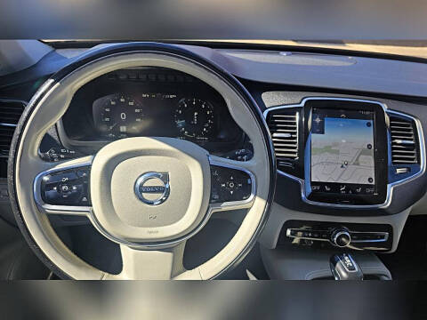 2017 Volvo XC90 T6 Momentum