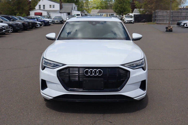 2022 Audi e-tron quattro Premium